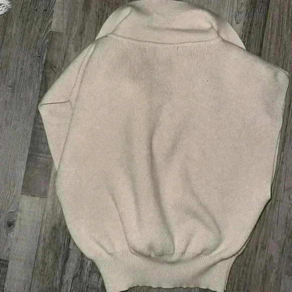 Forever 21 Women’s Sweater - Picture 3 of 3